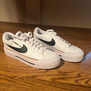 Nike Court Legacy Lifts